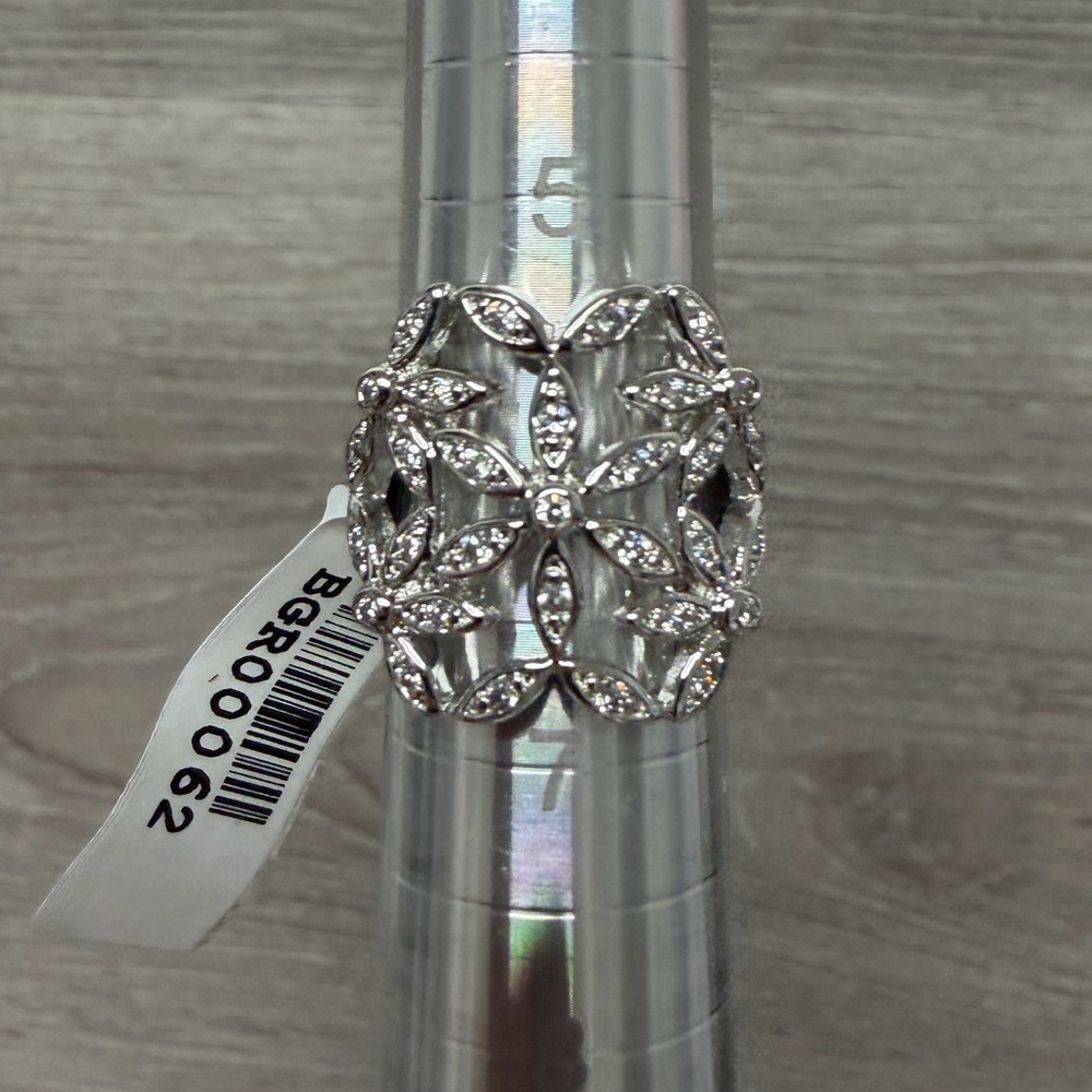 Elegant Sterling Silver Women's Ring .925